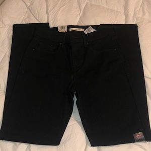 Levi’s Classic Mid-Rise Skinny Jeans